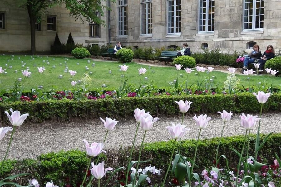 Paris: Guided tour of Marais in German - Meeting at Hôtel de Ville and starting with big-city Paris