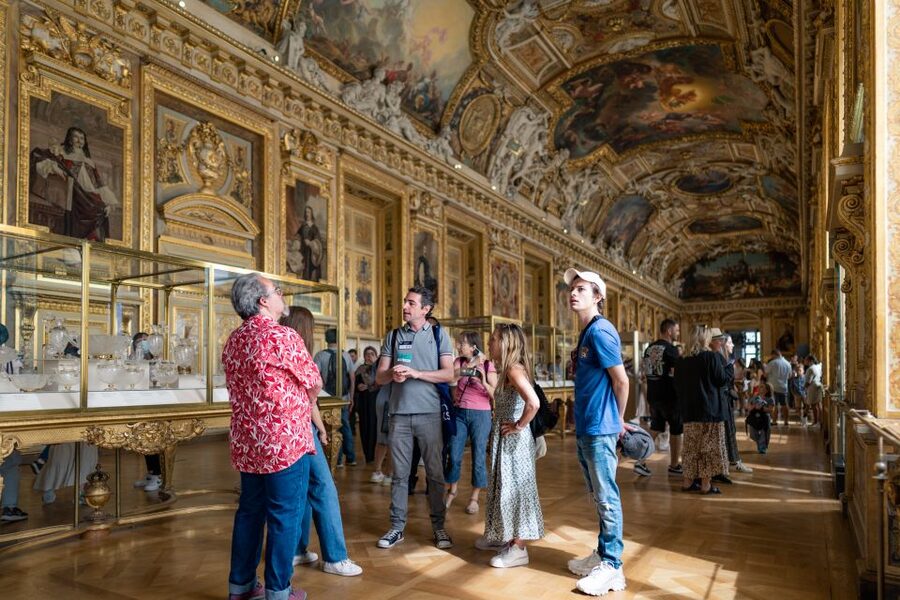 Paris: Guided Tour of the Must-Sees of the Louvre Museum - Meeting at Arc du Carrousel, then getting inside fast