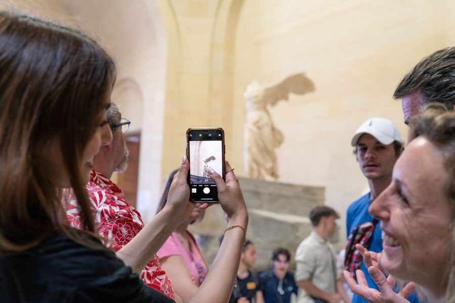 Paris: Guided Tour of the Must-Sees of the Louvre Museum - Pre-reserved tickets and headsets, the two tools that save your sanity