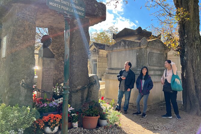 Paris: Haunted Père Lachaise Cemetery Guided Tour - The cemetery as a long-running Paris tradition
