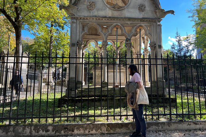Paris: Haunted Père Lachaise Cemetery Guided Tour - Who should book this tour