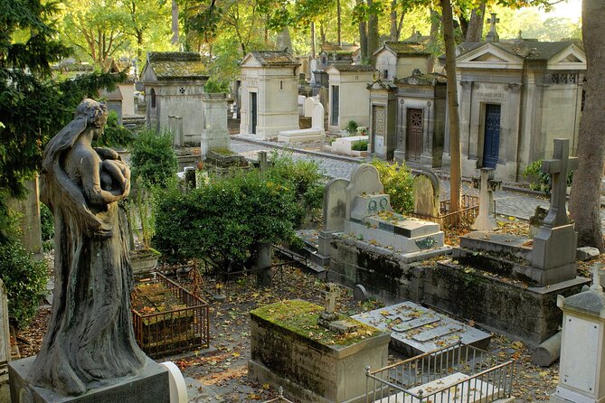 Paris: Haunted Père Lachaise Cemetery Guided Tour - The 2-hour format, and how to get value out of it
