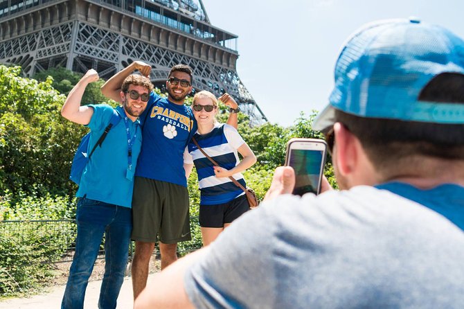 Paris Highlights Bike Tour: Eiffel Tower, Louvre and Notre-Dame - Notre-Dame and the Louvre: Great Orientation, Short Visits