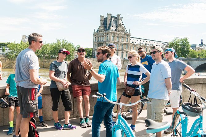 Paris Highlights Bike Tour: Eiffel Tower, Louvre and Notre-Dame - Meeting at Place Saint-Michel and Getting Set Up