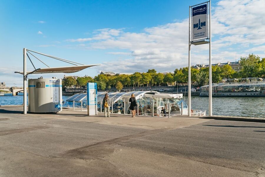 Paris: Hop-On Hop-Off Seine Cruise Pass with 9 Stops - Place de la Concorde and Pont Alexandre III, grand views and easy photos