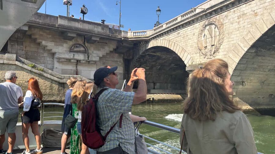Paris: Hop-On Hop-Off Seine Cruise Pass with 9 Stops - Musée d’Orsay and Saint-Germain-des-Prés, museum day or café day