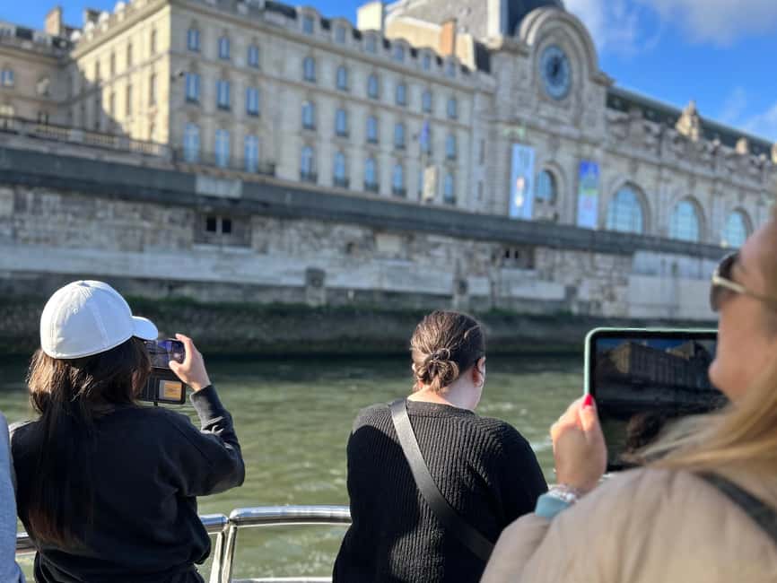 Paris: Hop-On Hop-Off Seine Cruise Pass with 9 Stops - Hôtel de Ville and the Marais, city-center variety