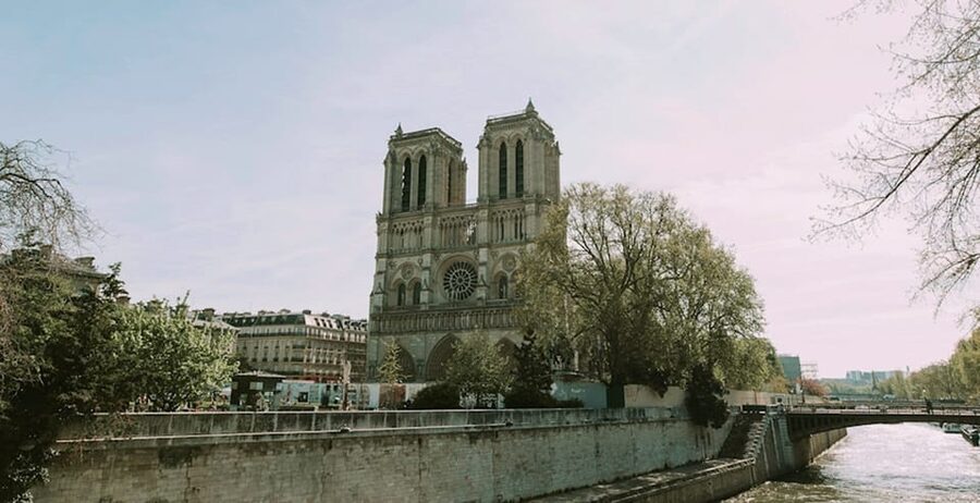 Paris Icons Express Tour - Notre-Dame to Louvre. Small group - Sainte-Chapelle and Palais de Justice: why these stops change how you read Paris