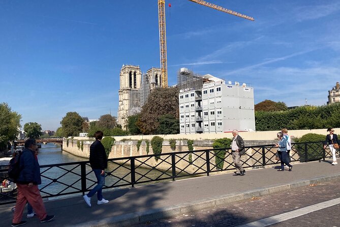 Paris Île de la Cité and Notre-Dame Walking Tour With Crypt - Sainte-Chapelle upgrade: glass you can chase after the walk
