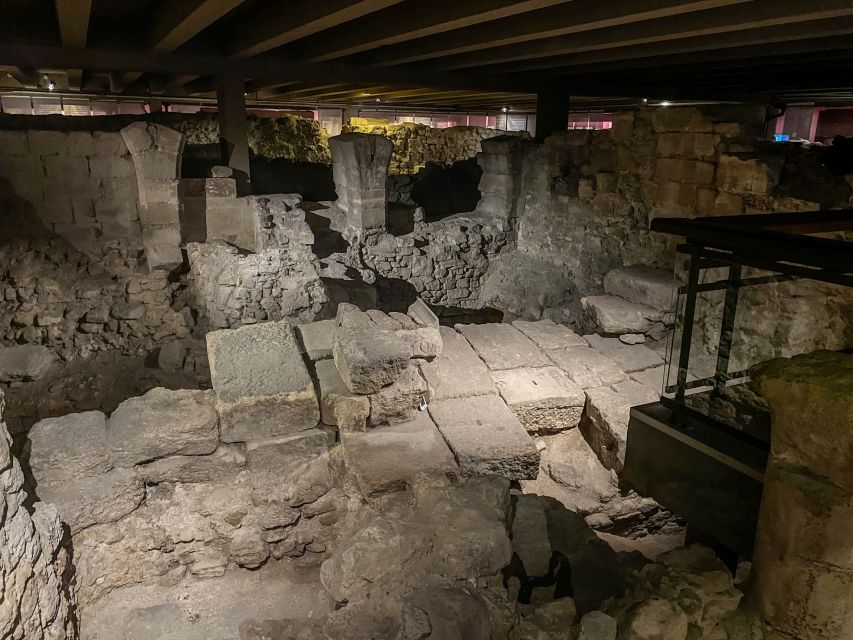 Paris: Île de la Cité and Notre-Dame Walking Tour With Crypt - Who should book, and who should skip this style of tour