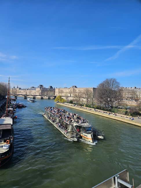 Paris: Île de la Cité Sunset Tour - Place Dauphine: the calm triangular square most people miss