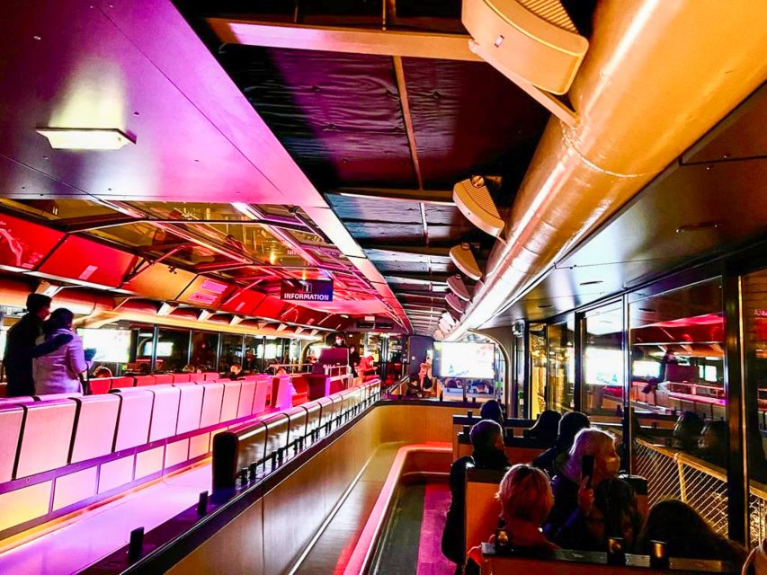 Paris: Illuminated Evening River Cruise & Waffle Tasting - The waffle tasting at Trocadéro: not on the boat