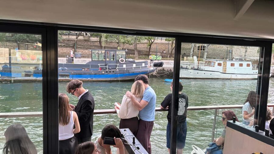 Paris: Illuminations River Cruise with Audio Commentary - Quick hits before you sail