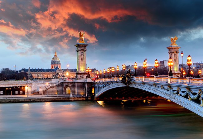 Paris Illuminations Tour with Moulin Rouge Show and Cruise Option - Getting the Audio Right on the Bus (And Why Headphones Matter)