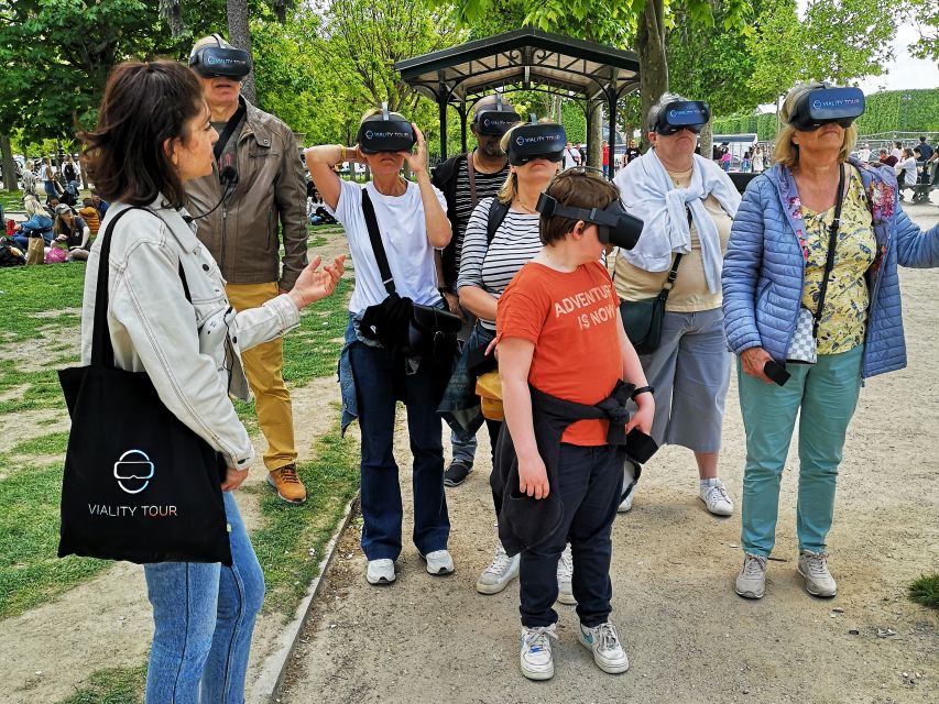 Paris : Immersive Eiffel Tower tour with virtual reality - Small group size up to 10: what you gain beyond the headset