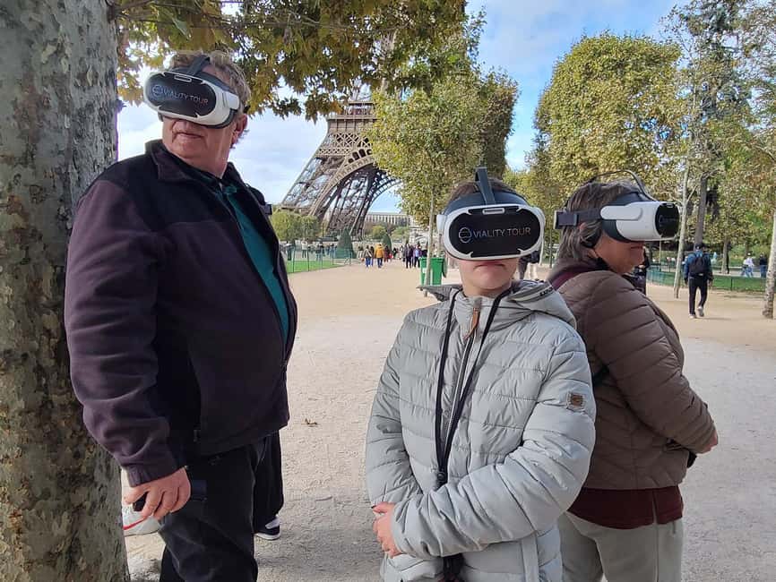 Paris : Immersive Eiffel Tower tour with virtual reality - Finishing near the real Tour Eiffel: how to connect VR to what you see outside