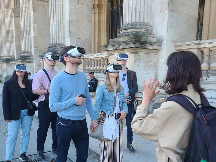 Paris: Immersive Louvre Tour with Virtual Reality - What it’s like with a live guide: questions, pacing, and a human sense of humor