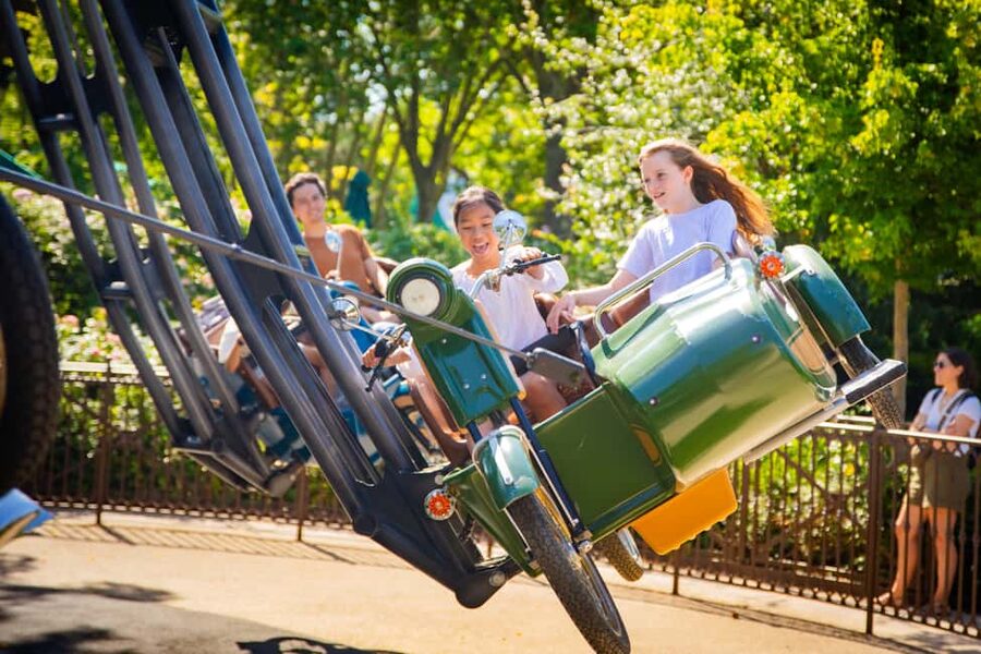 Paris: Jardin d'Acclimatation 1-Day Unlimited Pass - The animal side of the park: aviary, goats, sheep, and alpacas