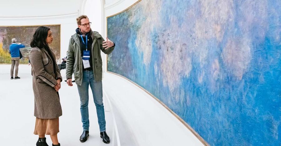 Paris: L'Orangerie & Monet's Water Lilies Guided Tour - The oval room experience: how to actually watch Monet