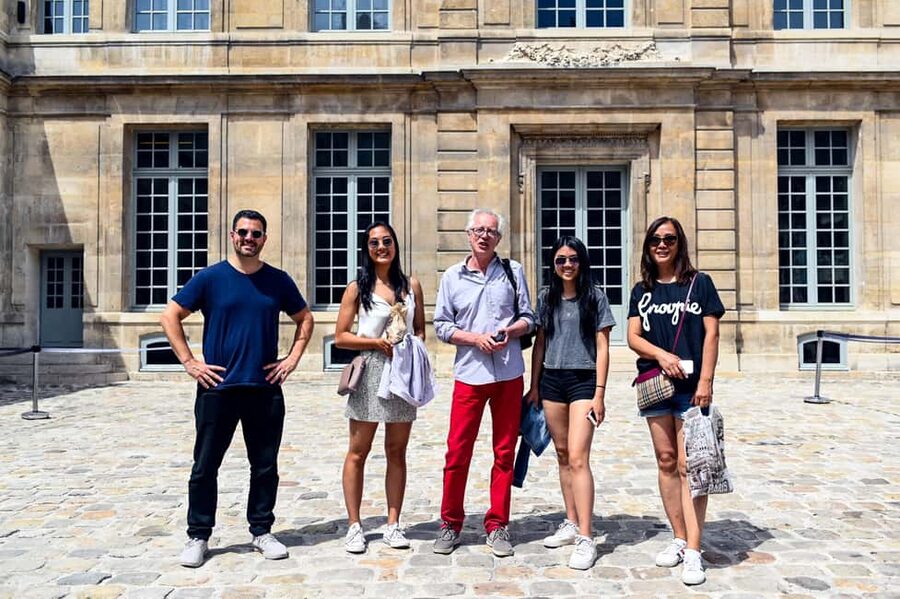 Paris: Le Marais District Food Tour with 10+ Tastings & Wine - Falafels in the Jewish Quarter: Street Food Done Properly