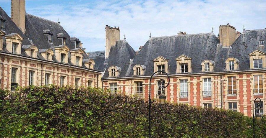 Paris: Le Marais Highlights Guided Small Group Walking Tour - Why Le Marais Feels Different From the Rest of Paris