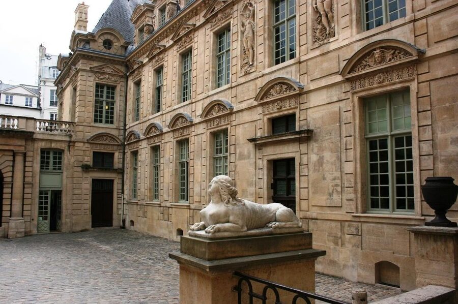 Paris: Le Marais Highlights Guided Small Group Walking Tour - Place des Vosges: The Leafy Start That Sets the Tone