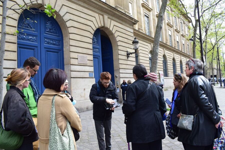 Paris: Le Marais & Montmartre Jewish History Walking Tour - Montmartre: art streets, Jewish voices, and the studio-to-café story