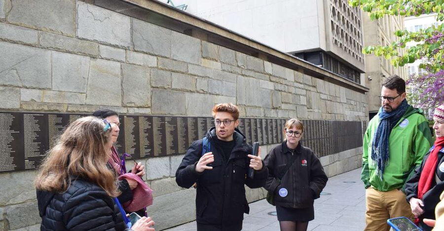 Paris: Le Marais & Montmartre Jewish History Walking Tour - Small-group pacing, English guides, and how questions work