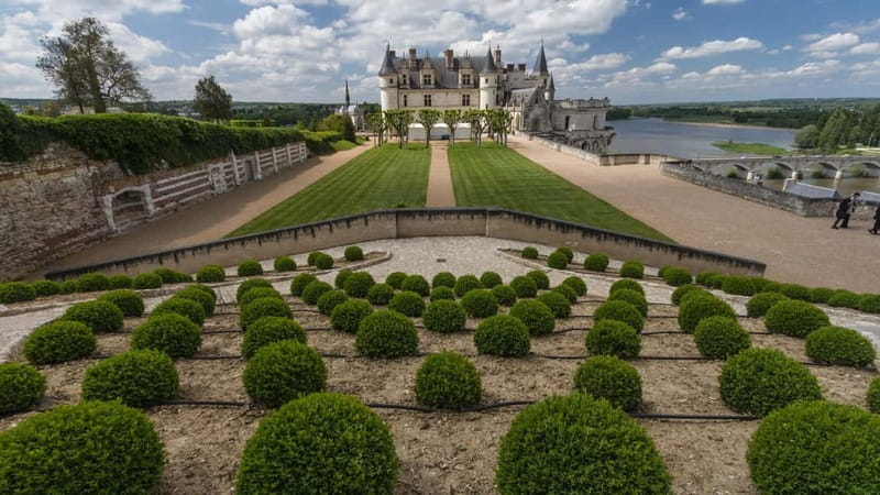 Paris: Loire Valley Castles Tour with Wine Tasting - Practical tips to make the day smoother