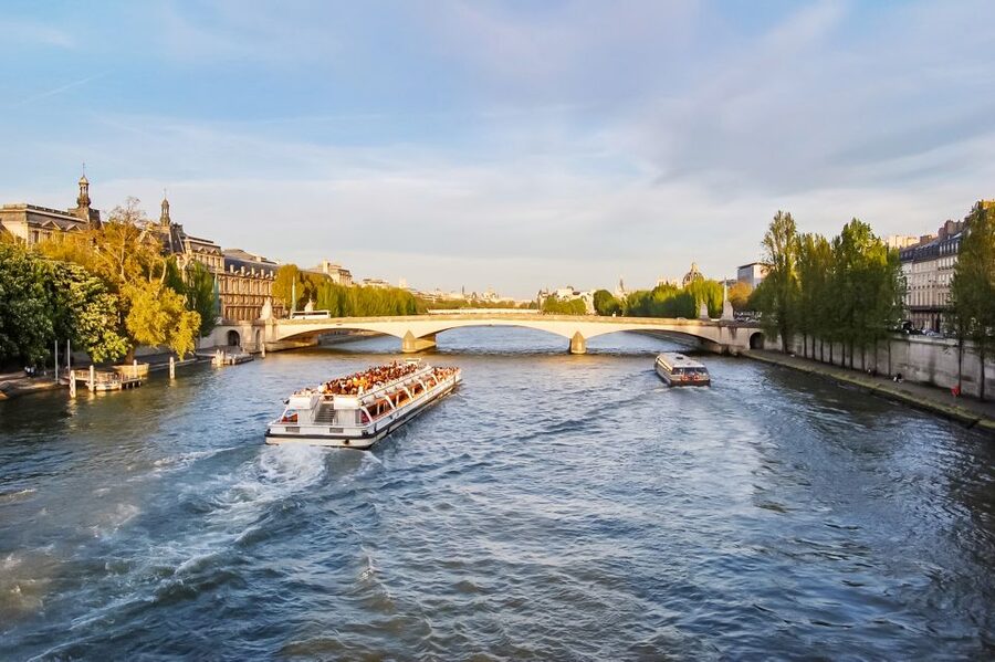 Paris: Louvre Guided Tour with Reserved Access & Boat Cruise - Key things I’d circle on your itinerary