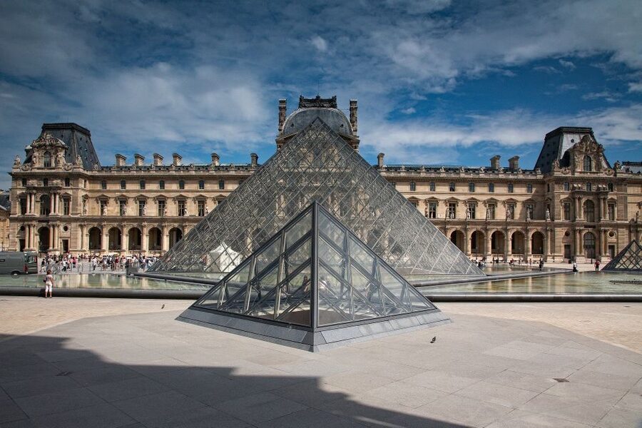 Paris: Louvre Masterpieces Private Tour with Reserved Entry - History Lessons Built Into the Walking Route