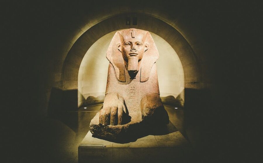 Paris: Louvre Masterpieces Private Tour with Reserved Entry - Group Size and Languages That Matter More Than You Think