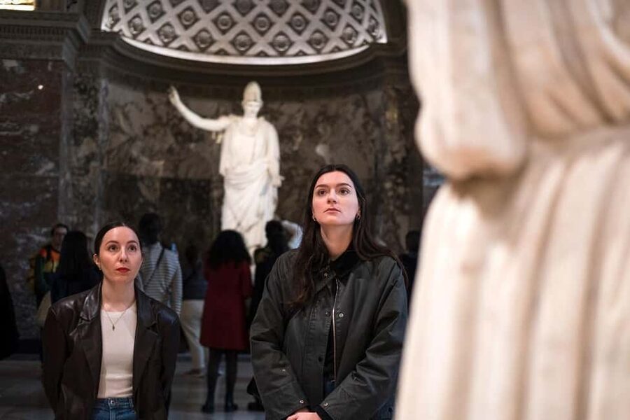 Paris: Louvre Masterpieces Tour with Pre-Reserved Tickets - Practical rules that affect your experience on the day