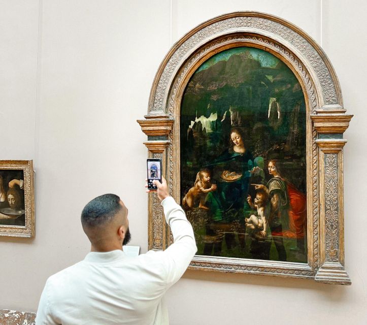 Paris: Louvre Mona Lisa Discovery Guided Tour with Ticket - Meeting at the Louvre Pyramid, straight into the important stuff