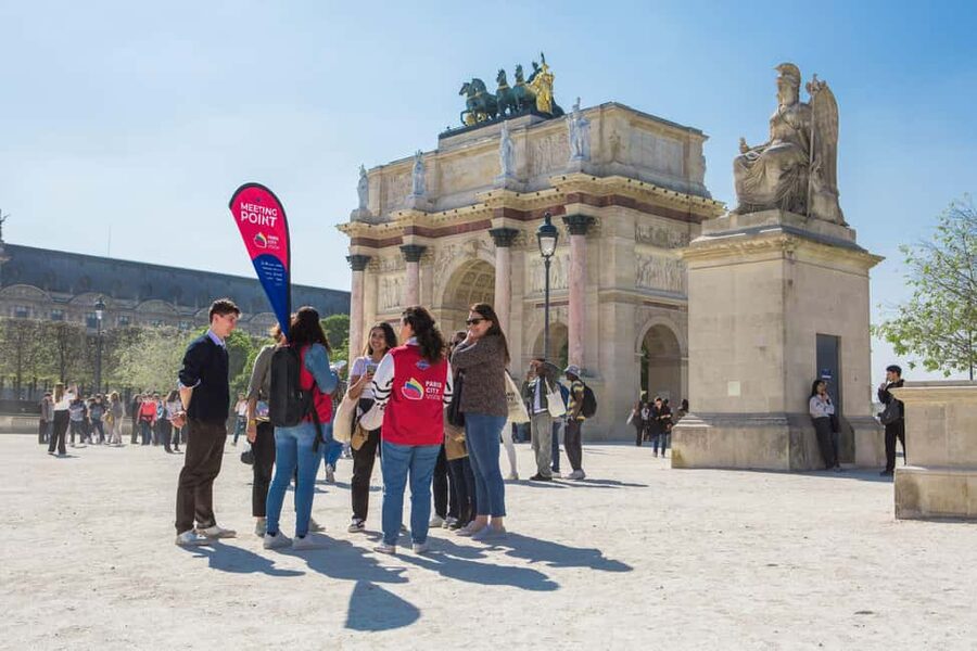 Paris: Louvre Museum Access with Host and Hop-On Hop-Off Bus - The bus stops that matter most for first-time city orientation