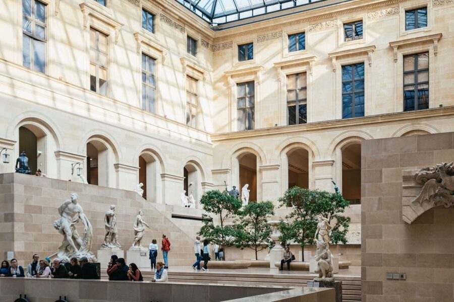 Paris: Louvre Museum Entry Ticket With Host and River Cruise - Meeting the Host at Benlux Duty Free, Rue de Rivoli