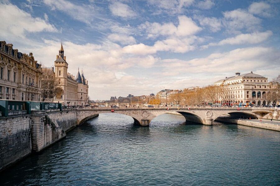 Paris: Louvre Museum Entry Ticket With Host and River Cruise - Navigating Louvre Rules, Security, and the No-Exceptions Bits