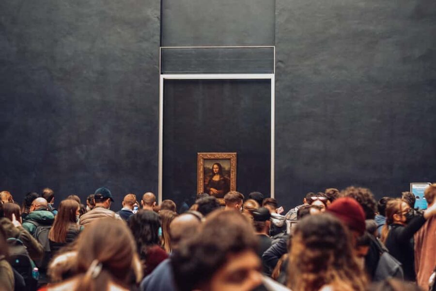 Paris: Louvre Museum Hosted Entry and Mona Lisa Audioguide - Timed entry at the Louvre, with a host who sends you to the Mona Lisa