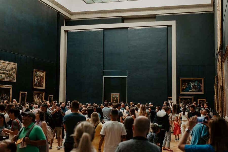 Paris: Louvre Museum Hosted Entry and Mona Lisa Audioguide - Where to meet your host on Rue de Rivoli (and what happens if you’re late)