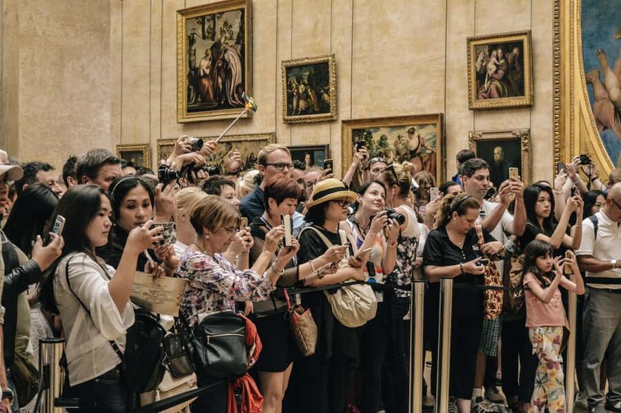 Paris: Louvre Museum Hosted Entry & Masterpieces Audio Guide - Starting With the Mona Lisa, Then Building Your Own Route