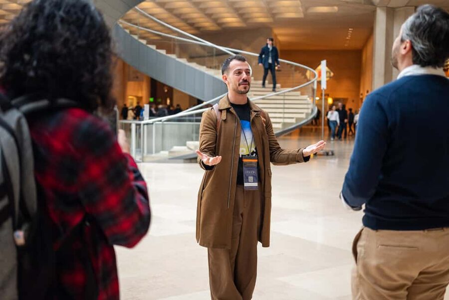 Paris: Louvre Museum Masterpieces Private Small Group Tour - Why this 150-minute Louvre tour feels manageable