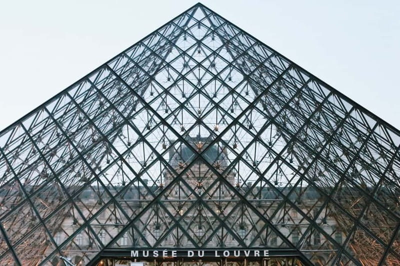 Paris: Louvre Museum Masterpieces Private Small Group Tour - What you are really paying for: the small-group advantage