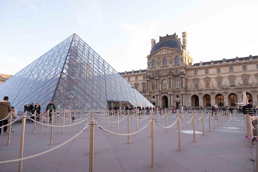 Paris: Louvre Museum Mona Lisa First Viewing Semi-Private - Where to Meet: The Louvre Pyramid and the Louis XIV Horse