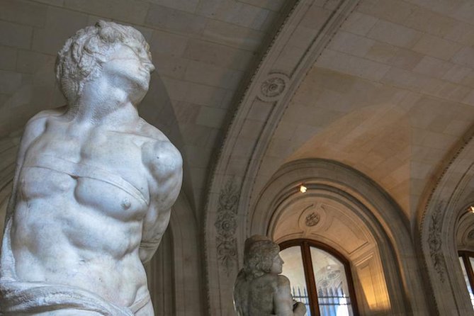 Paris Louvre Museum: Small Group Guided Highlights Tour - Where You Meet and How the Start Usually Feels