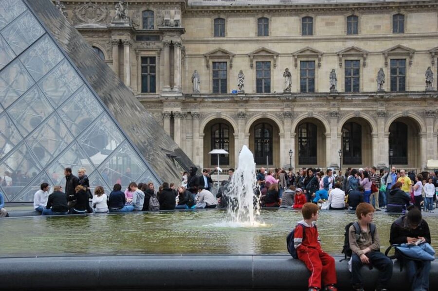 Paris: Louvre Museum Ticket and Mona Lisa Access with Host - From Entrance to Mona Lisa Fast: How the Host Service Works