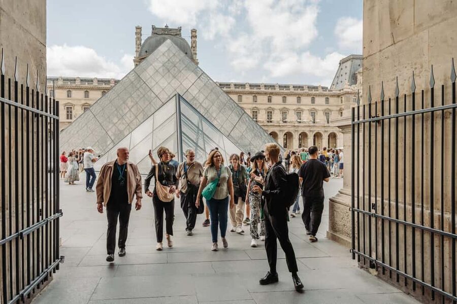 Paris: Louvre or Orsay, Eiffel Tower, City Walk & Cruise - Lunch Break Time, and How to Use Your Hour
