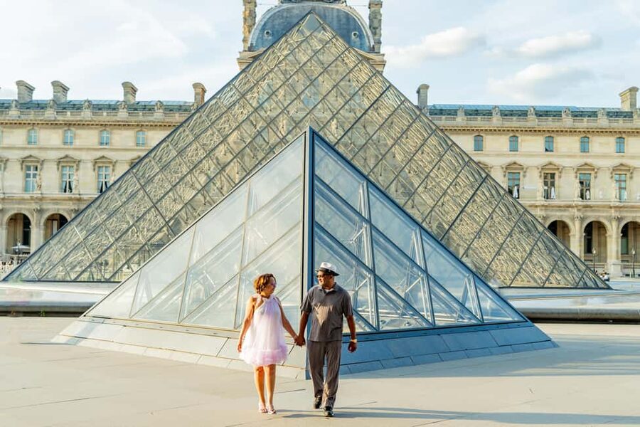 Paris: Louvre Photo Shoot - Price and Value: $67 Per Group With Professional Editing
