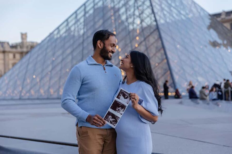 Paris: Louvre photoshoot or Seine bridges Eiffel Tower walk - Pick Your Route: Louvre and Tuileries vs. Seine bridges to the Eiffel Tower