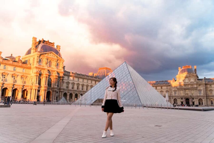 Paris: Louvre photoshoot or Seine bridges Eiffel Tower walk - Pricing value: $53 per group up to 5, plus editing and fast turnaround