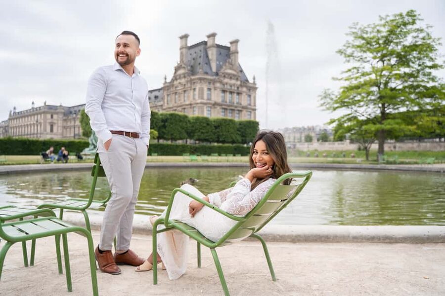 Paris: Louvre photoshoot or Seine bridges Eiffel Tower walk - Starting Near the Louvre Carrousel: a calm, photo-first beginning